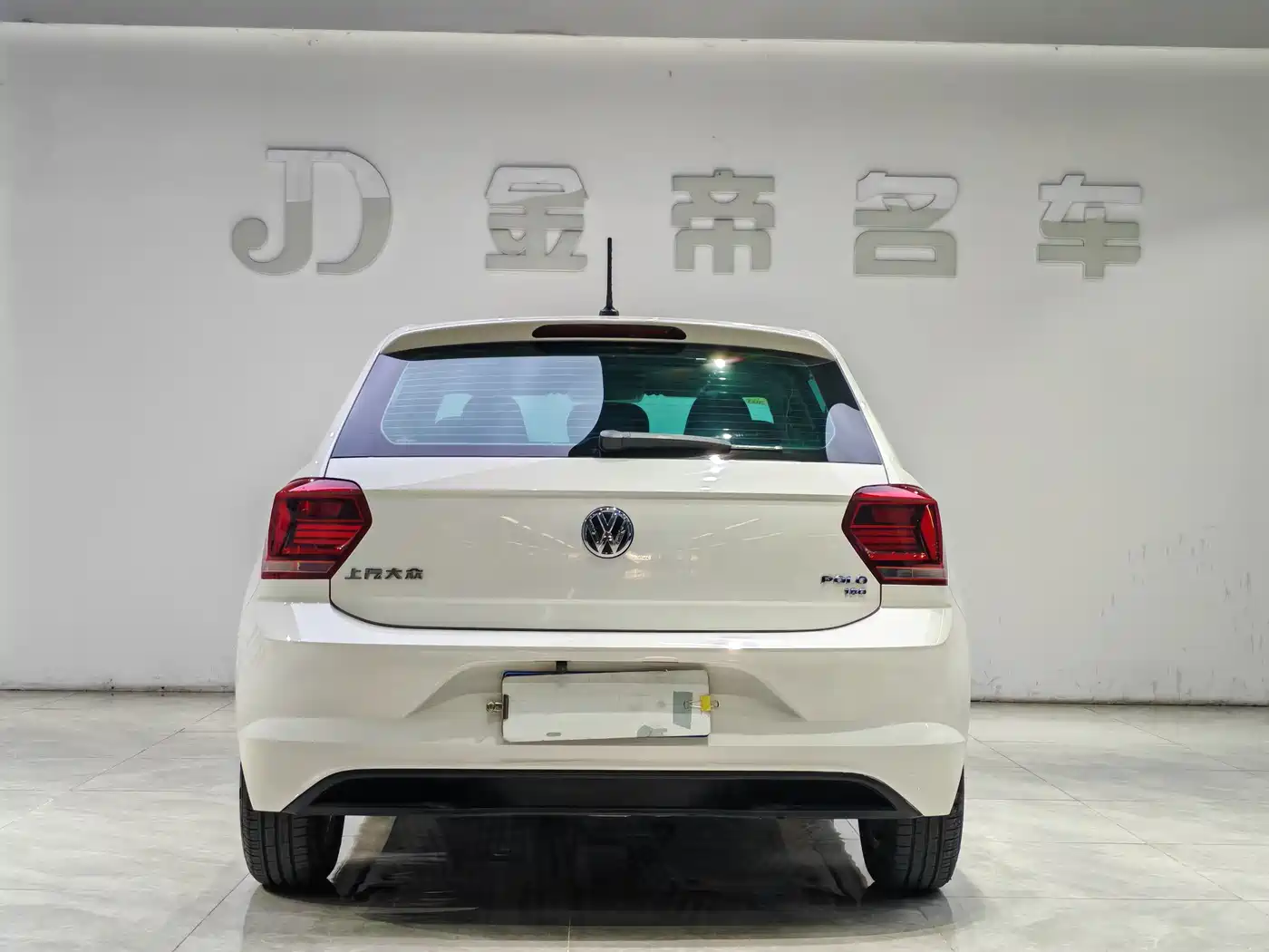 VOLKSWAGEN POLO
