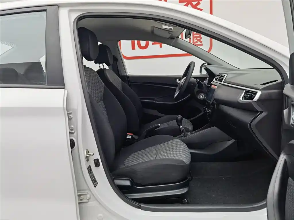 Hyundai Verna 2017 1.4L Manual Renewal Edition China VI фото 23