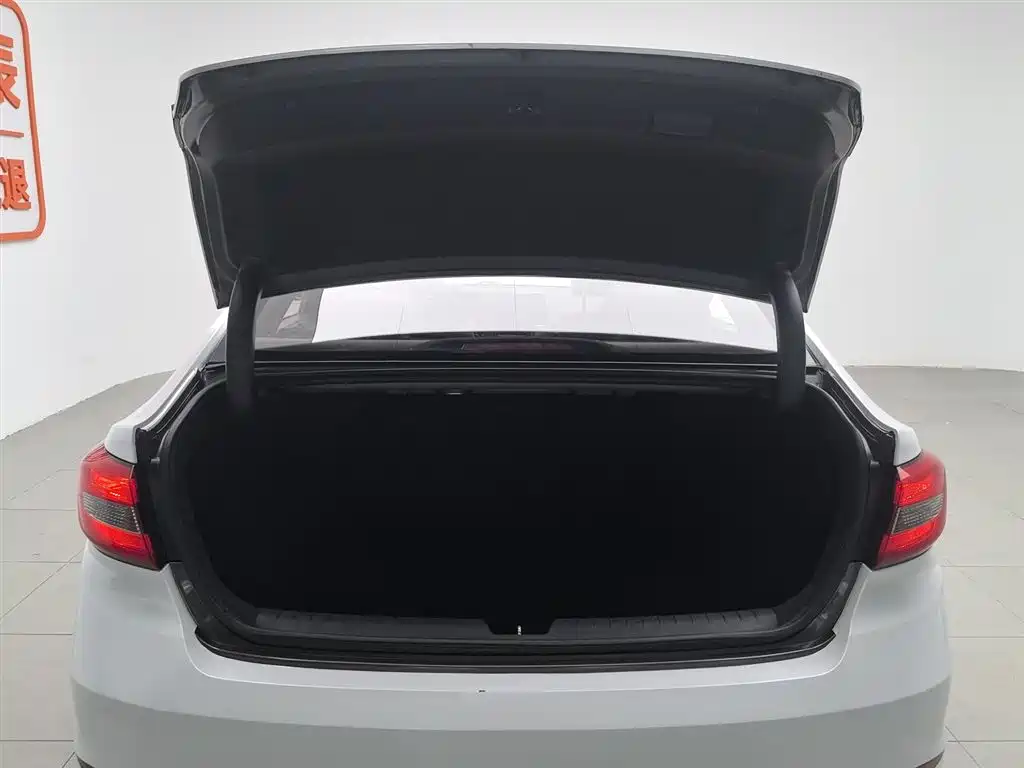 Hyundai Sonata 2015 1.6T GLS Smart фото 16