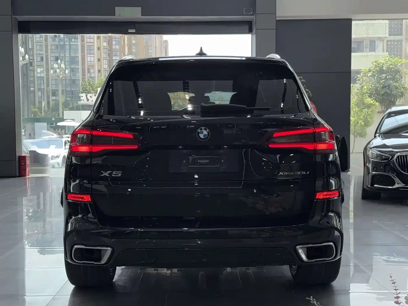 BMW X5 2022 Model xDrive 40Li M Sport Package фото 11