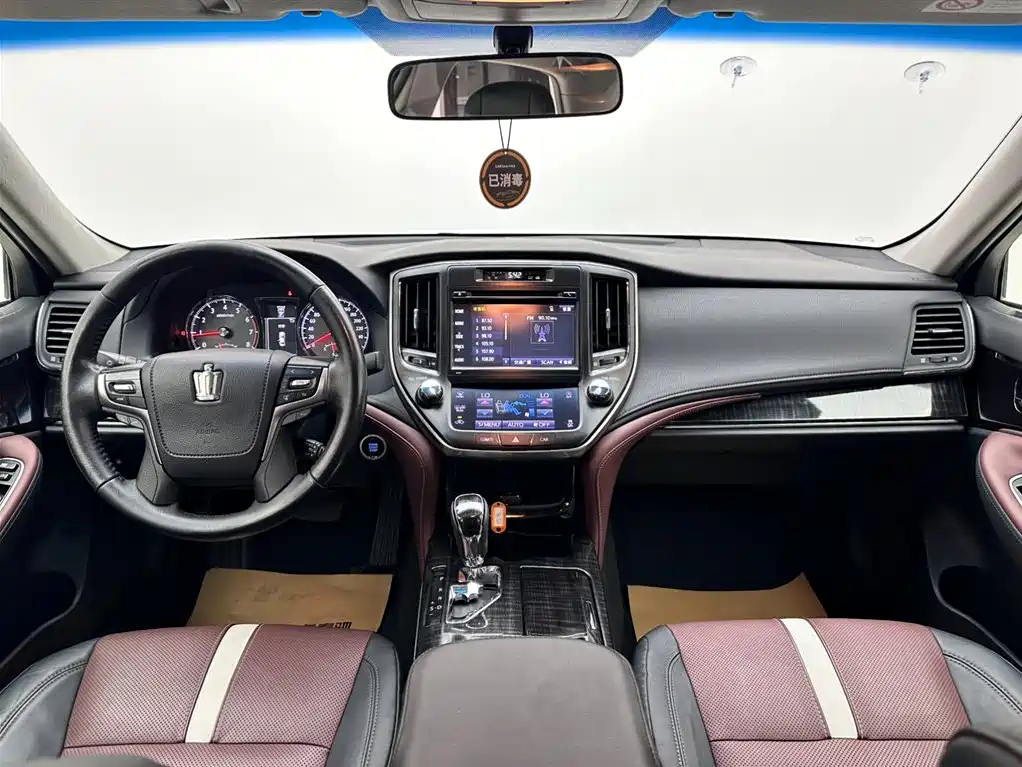 Toyota Crown 2017 2.0T Sport Edition фото 10
