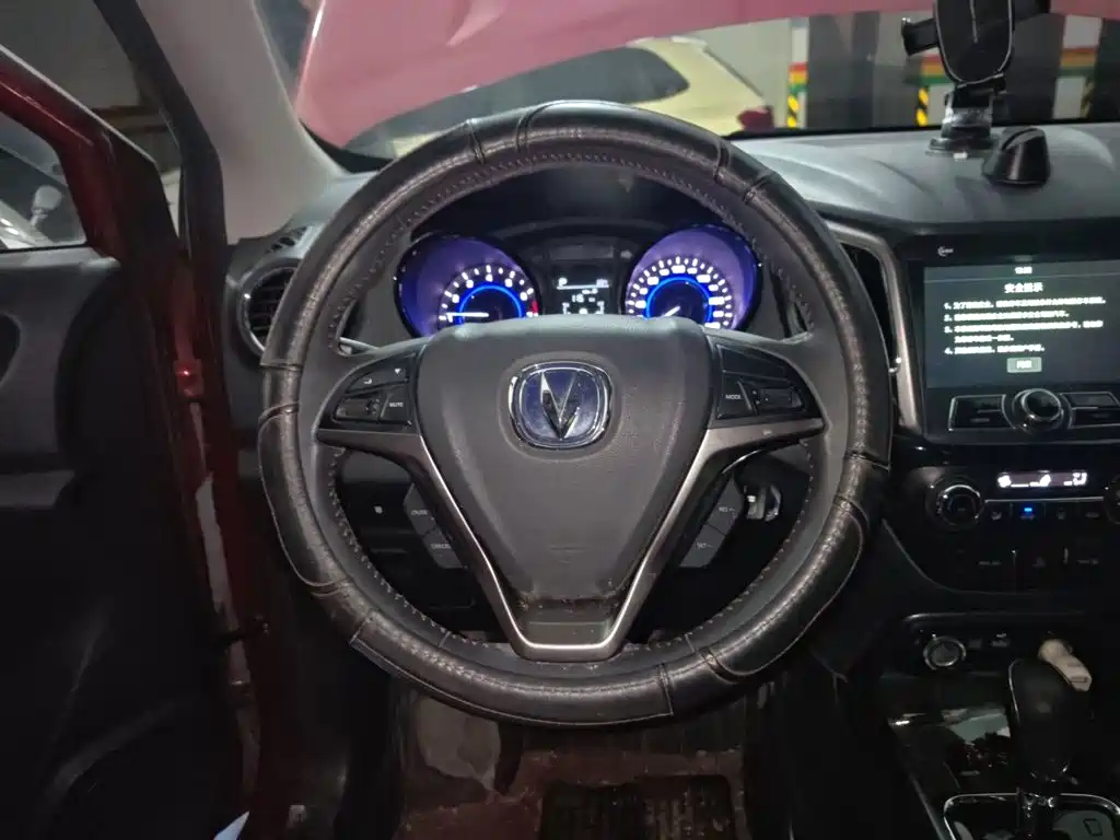 Фото 6 - Changan CS15
