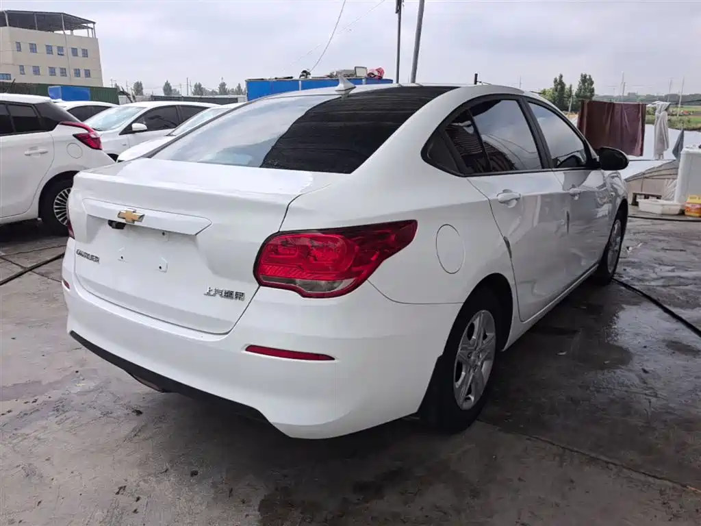 Chevrolet Cavalier 2016 1.5L Manual Enjoyment Edition фото 7