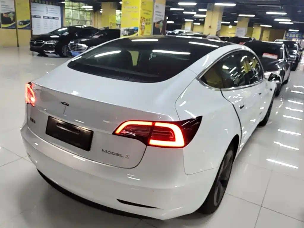 Фото 7 - Tesla Model 3