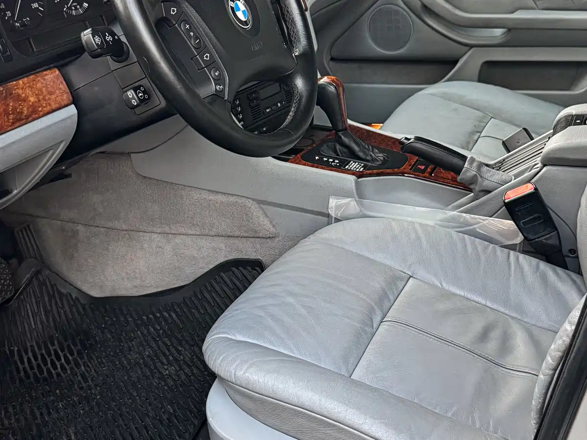 BMW 5 Series (Import) фото 9
