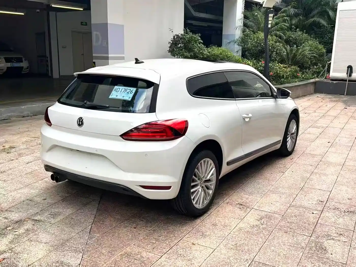 Volkswagen Scirocco 2015 2.0TSI Luxury Edition фото 9