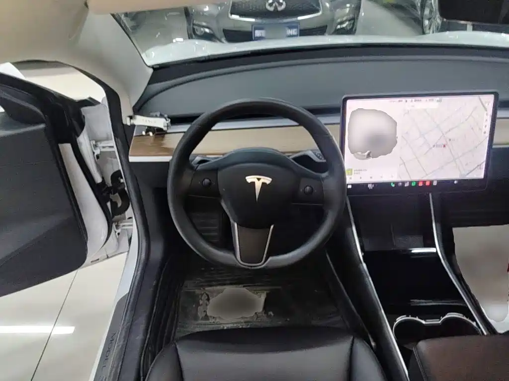 Фото 11 - Tesla Model 3