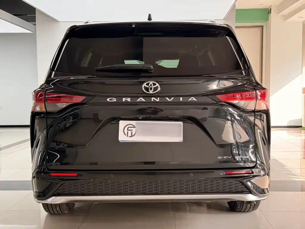 Toyota Granvia 2025 2024 2.5L Hybrid Premium PLUS 4WD Edition