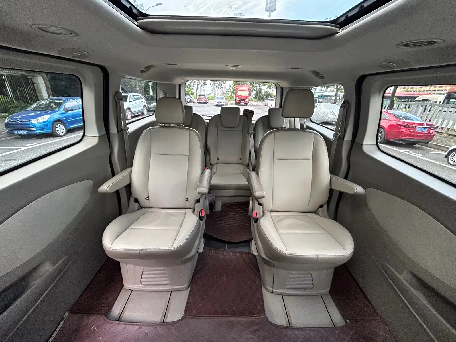 Photo 27 - Ford Tourneo