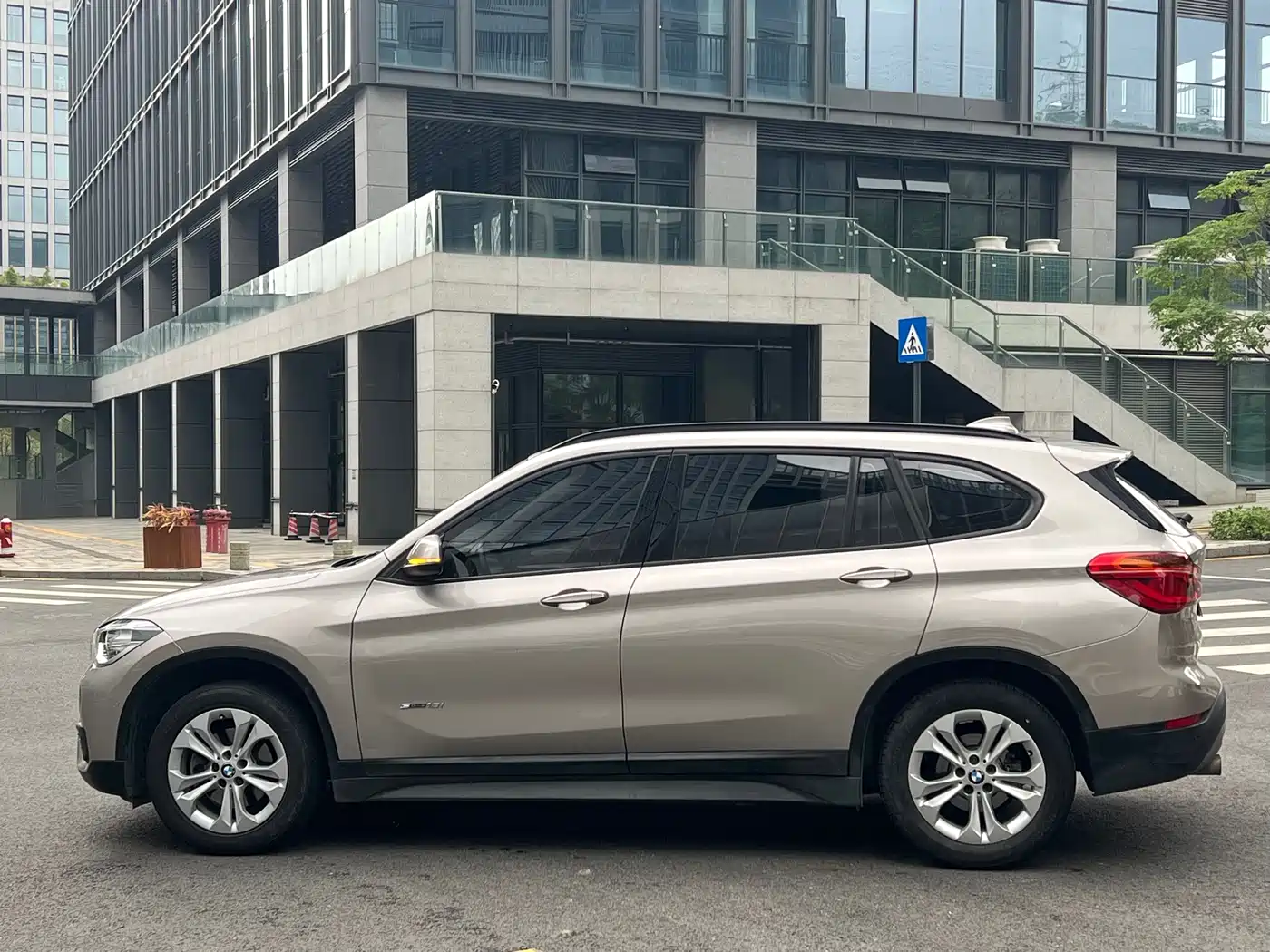 BMW X1 2016 sDrive18Li Premium Model фото 4