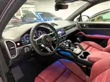 Photo 15 - Porsche Cayenne New Energy