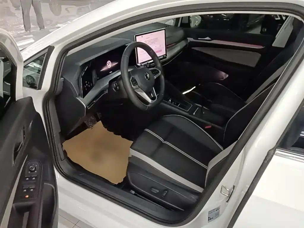 Volkswagen Golf 2025 300TSI Pro фото 16