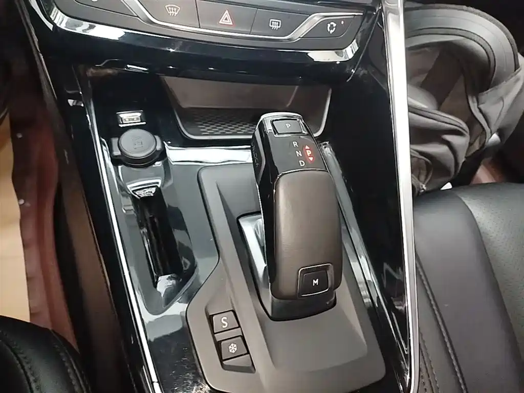 Peugeot 308 2019 230THP Automatic Luxury Edition China VI фото 14