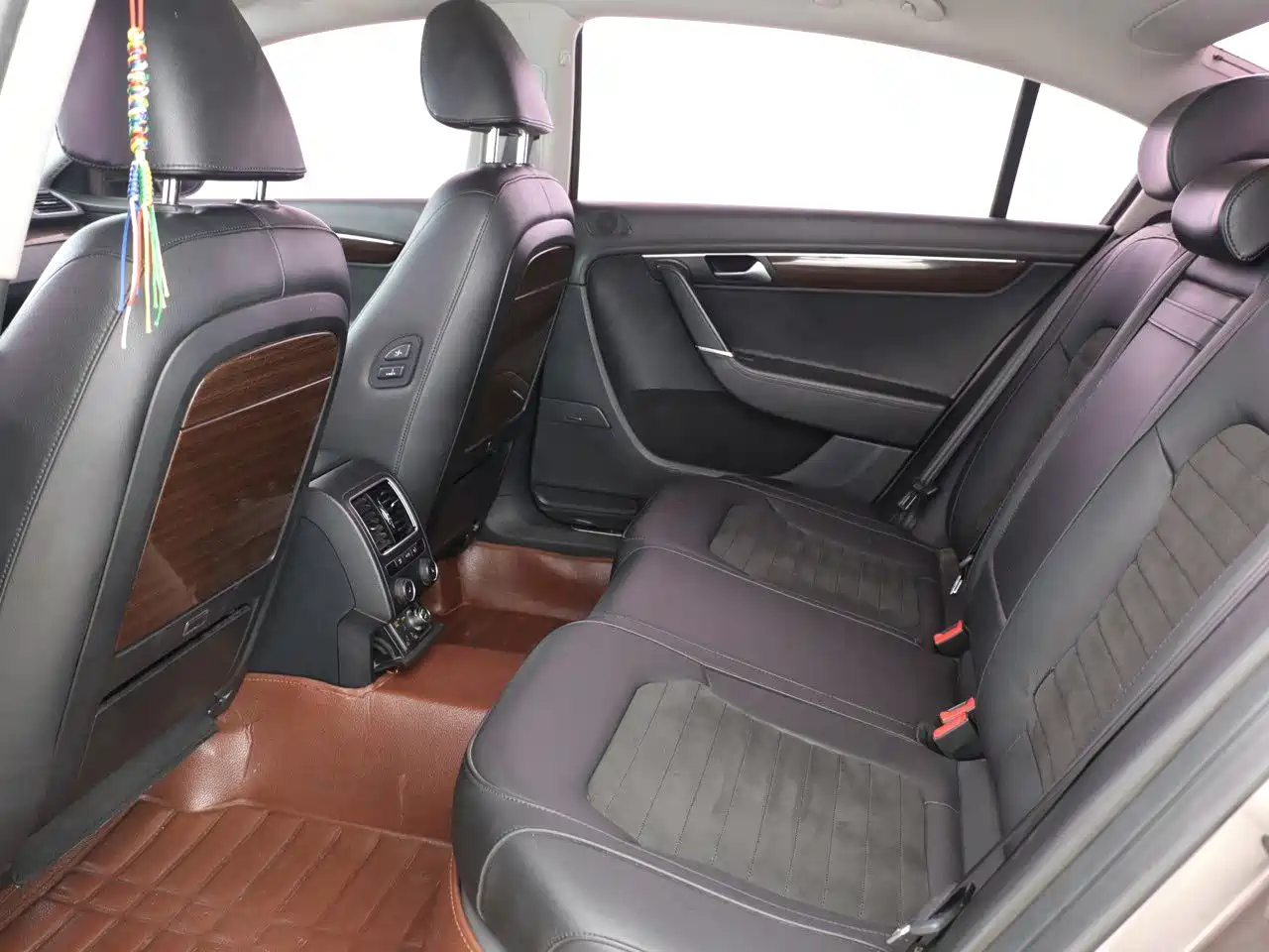 Volkswagen Magotan 2015 1.8TSI Premium фото 9