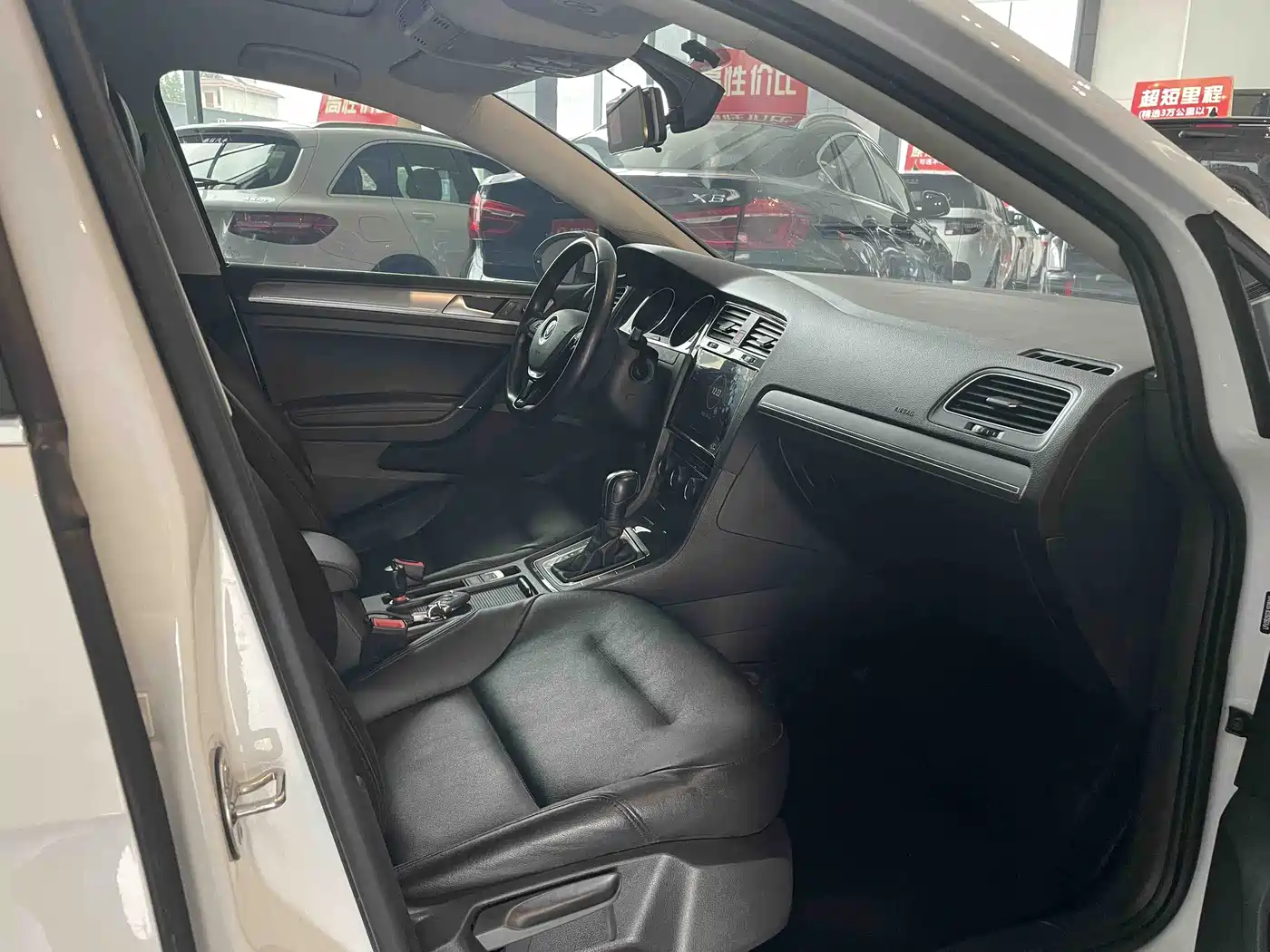 Volkswagen Golf 2020 Beloved Edition 280TSI DSG Comfort фото 12