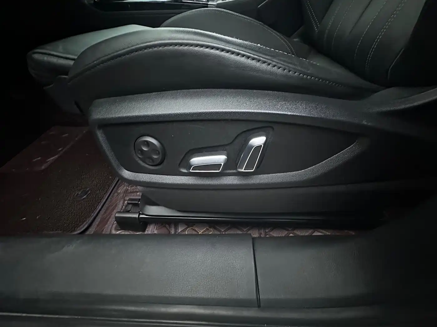 Audi Q5L 2023 40T Luxury Dynamic фото 10