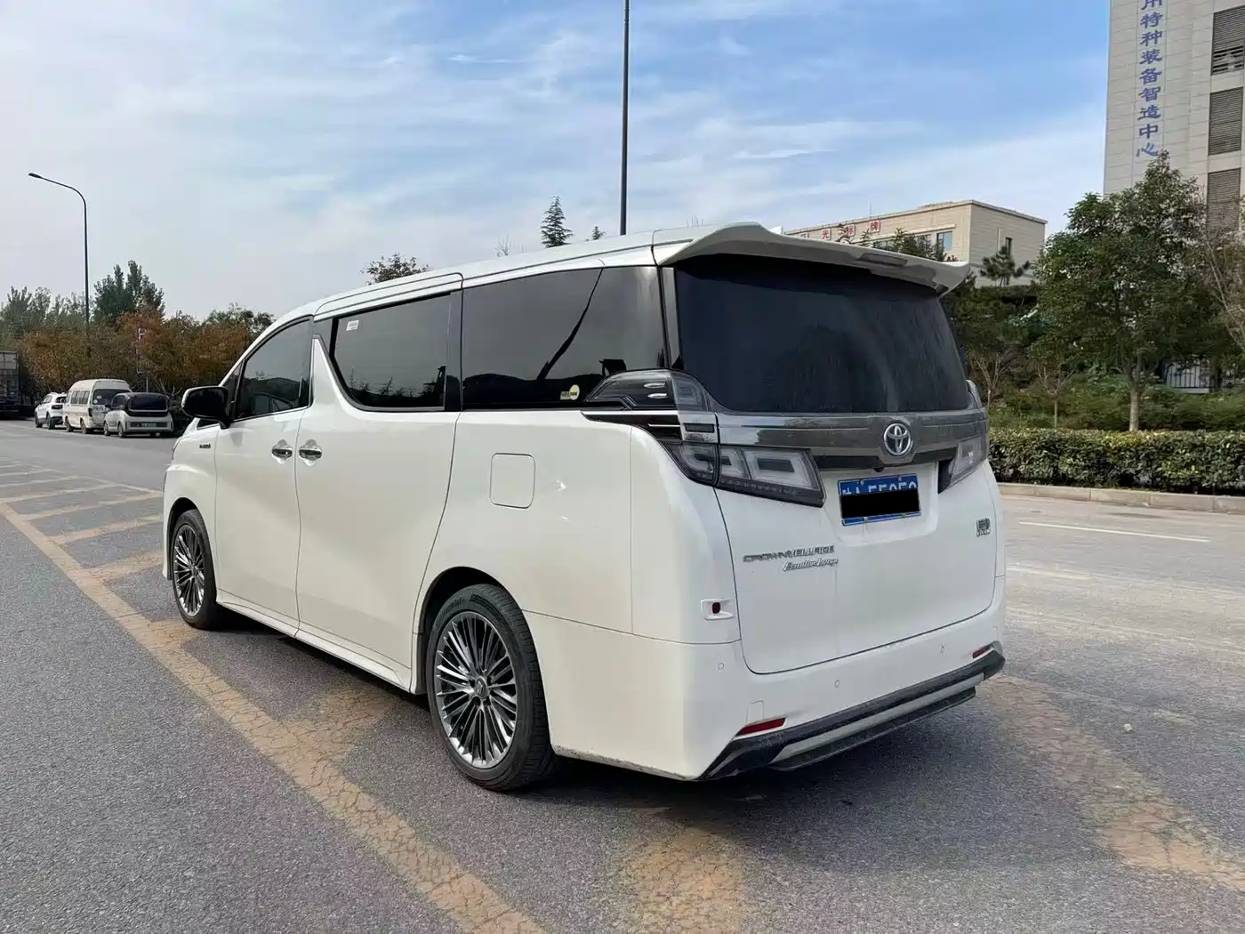 Toyota Vellfire 2021 Crown Hybrid 2.5L HV Supreme Edition фото 9