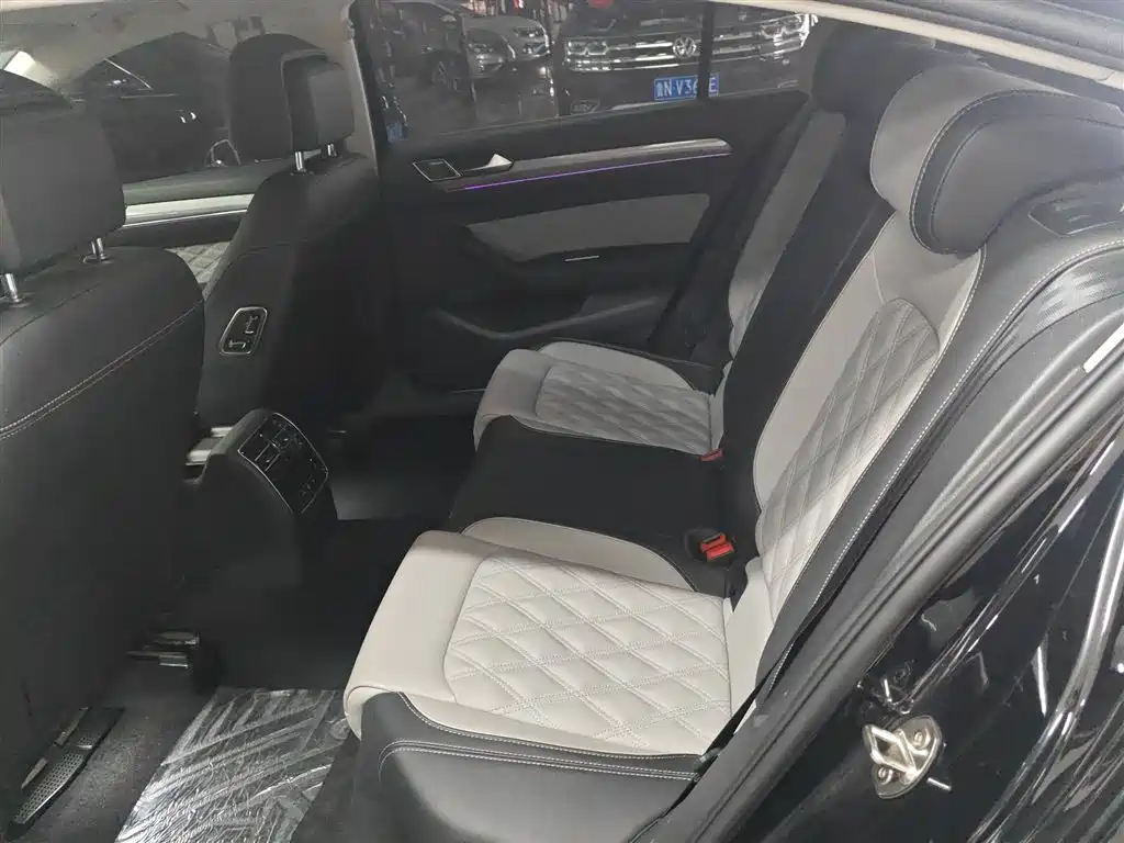 Volkswagen Magotan 2023 Model 2 Million Units Commemorative Edition 280TSI DSG Leading Version фото 17