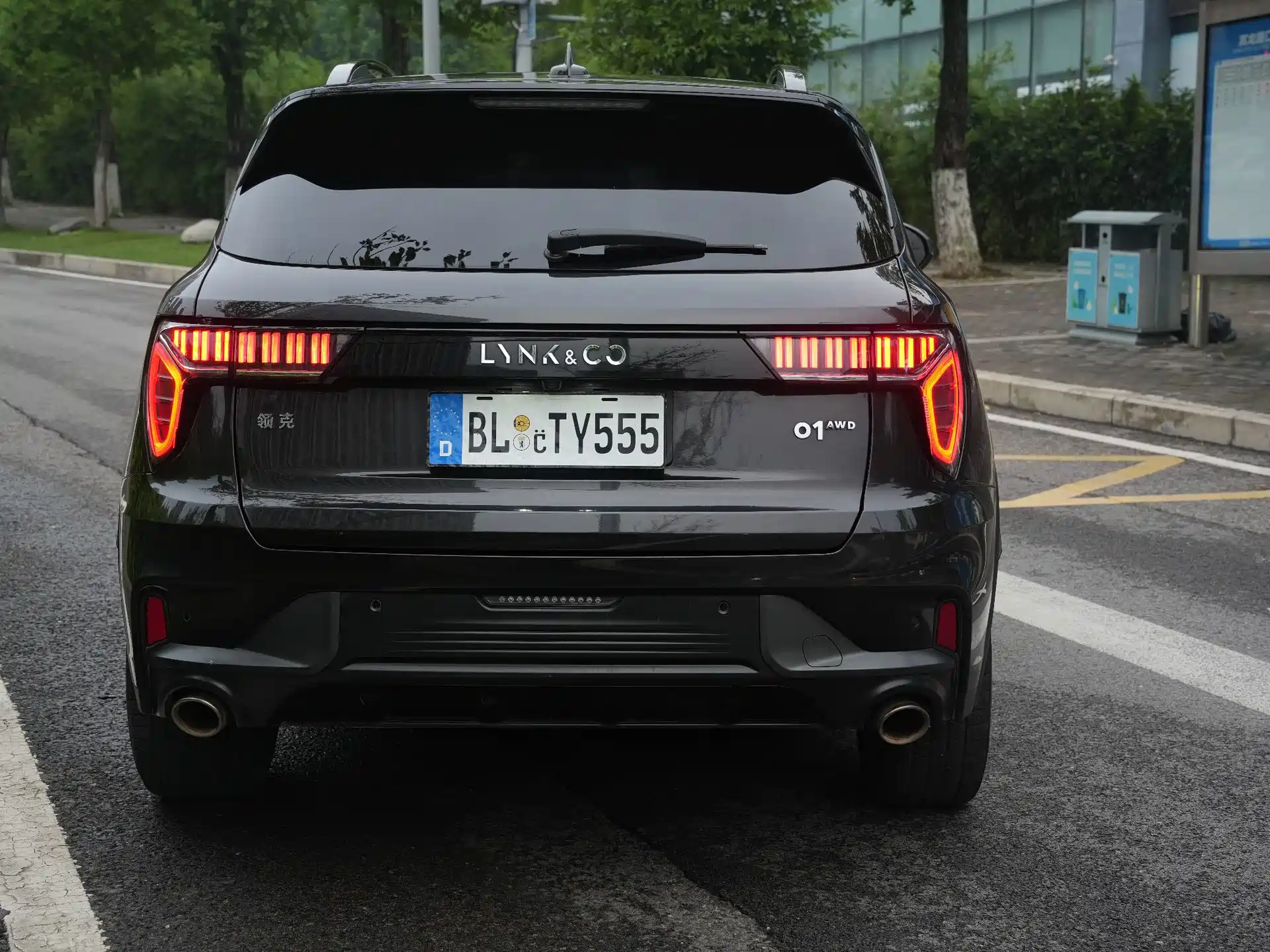 Photo 8 - Lynk & Co 01