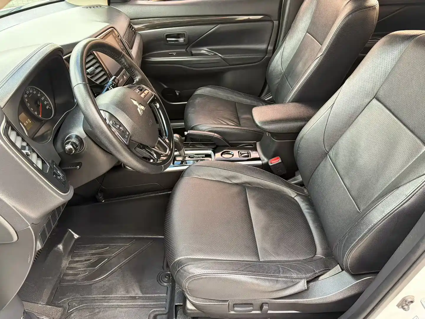 Фото 5 - Mitsubishi Outlander