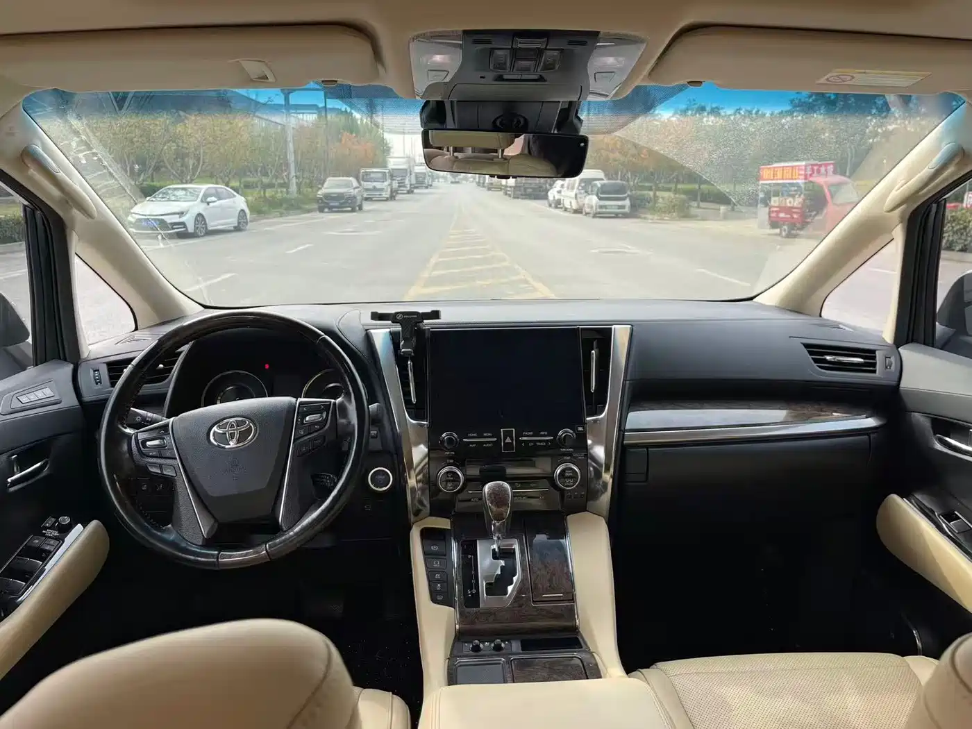 Toyota Vellfire 2021 Crown Hybrid 2.5L HV Supreme Edition фото 6