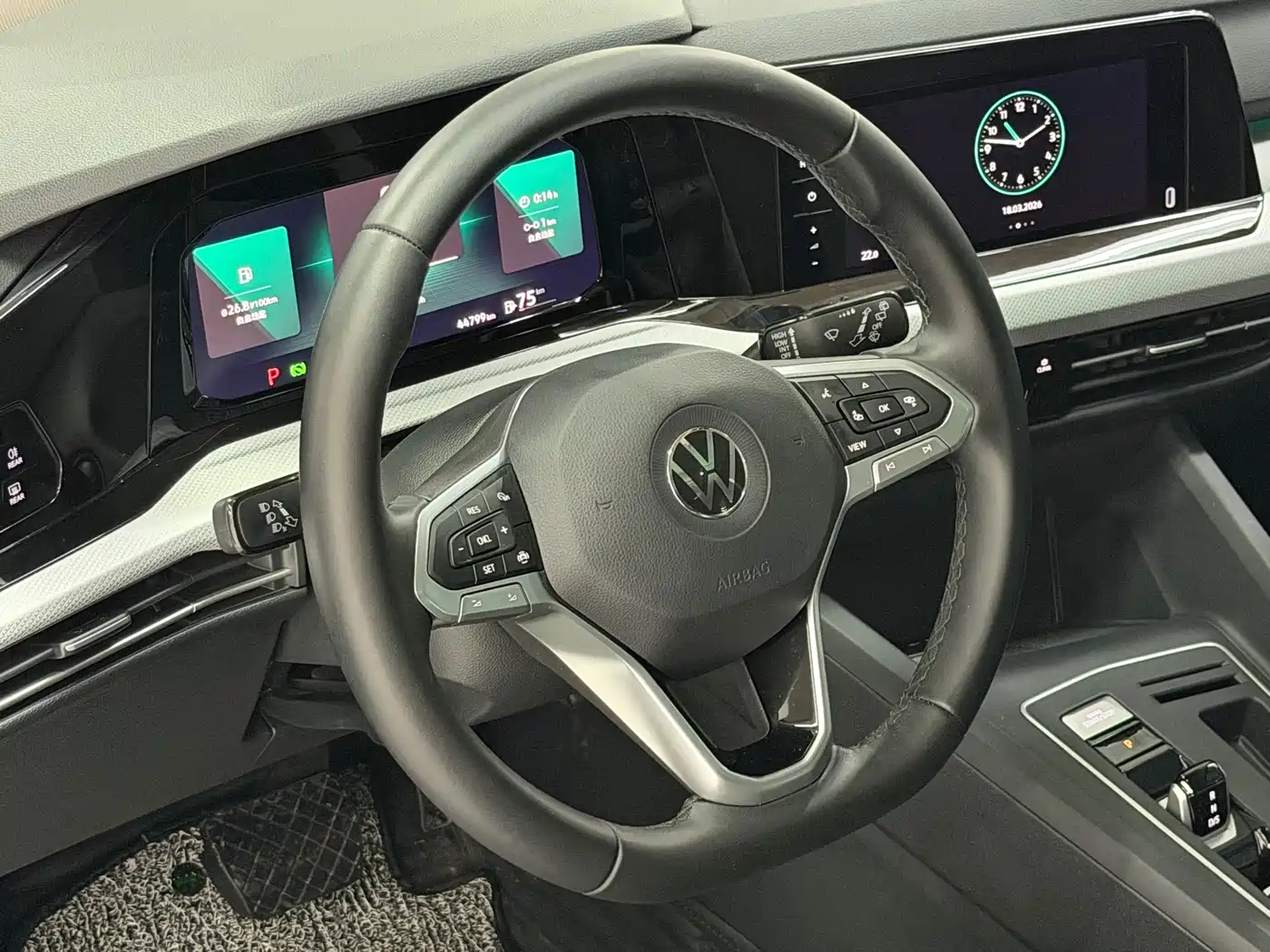 VOLKSWAGEN GOLF