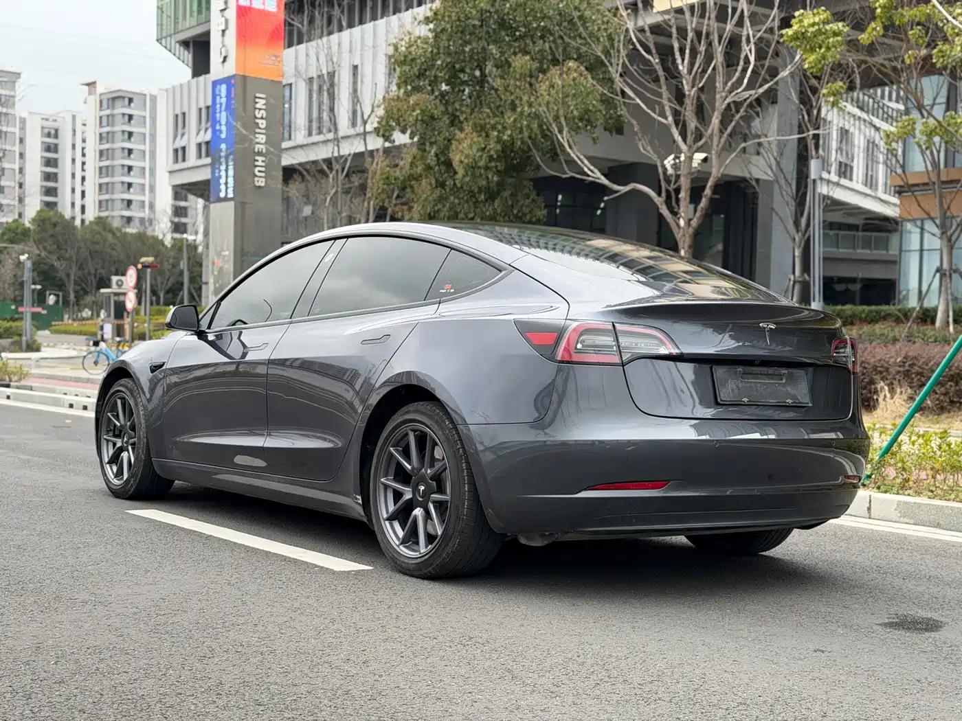 TESLA MODEL 3
