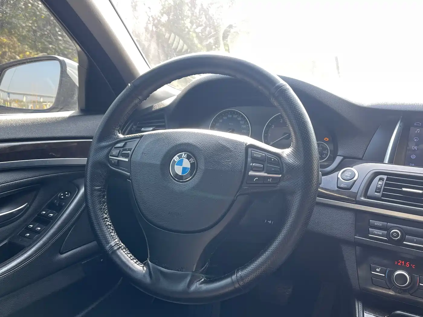 BMW 5 Series 2014 525Li Leading фото 15