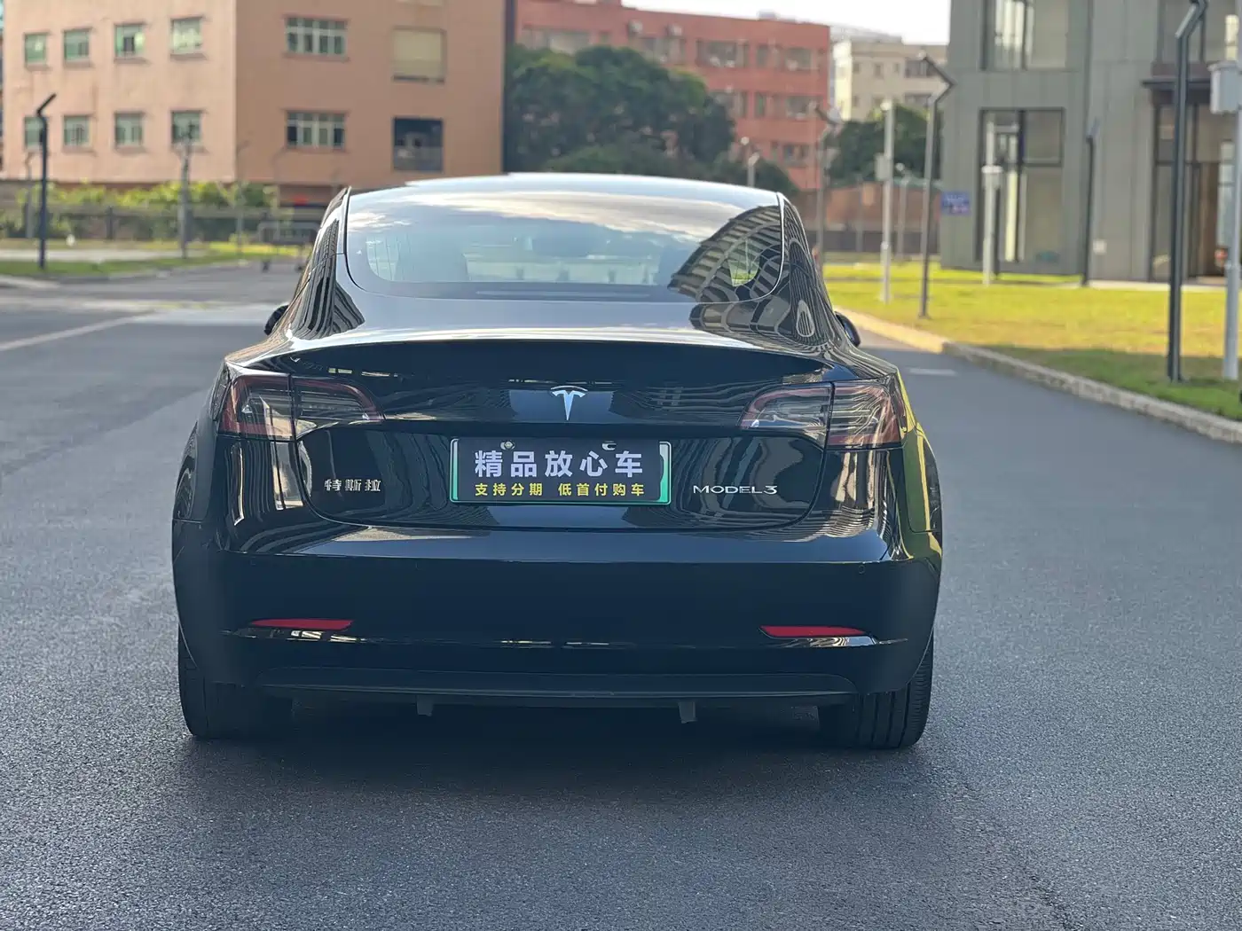 TESLA MODEL 3