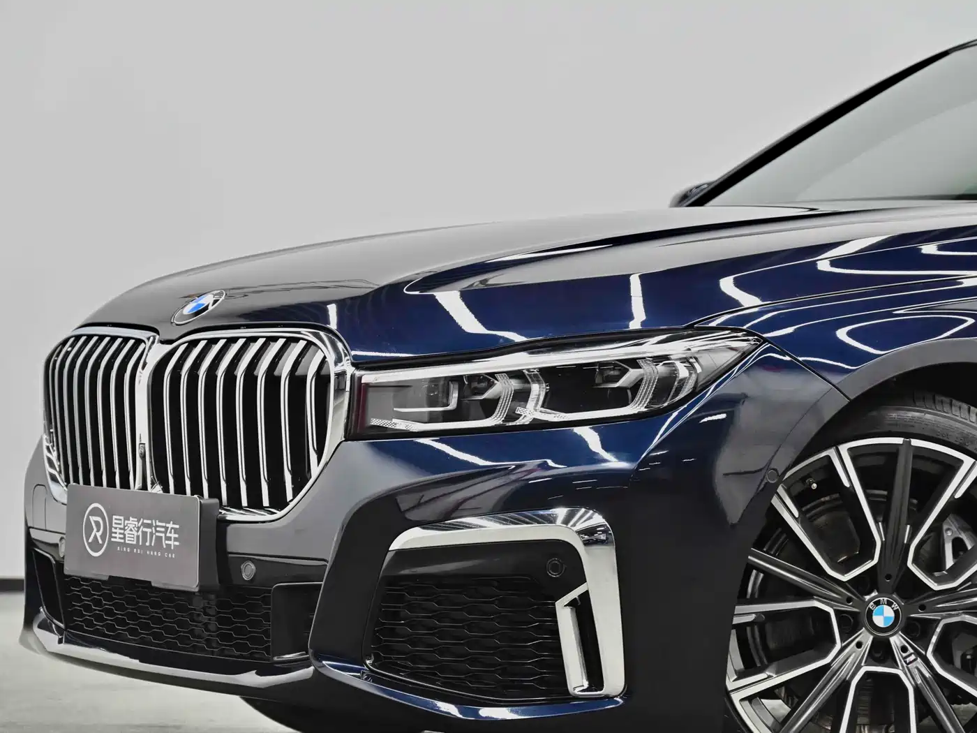 BMW 7 Series 2019 740Li Leading M Sport Package фото 15