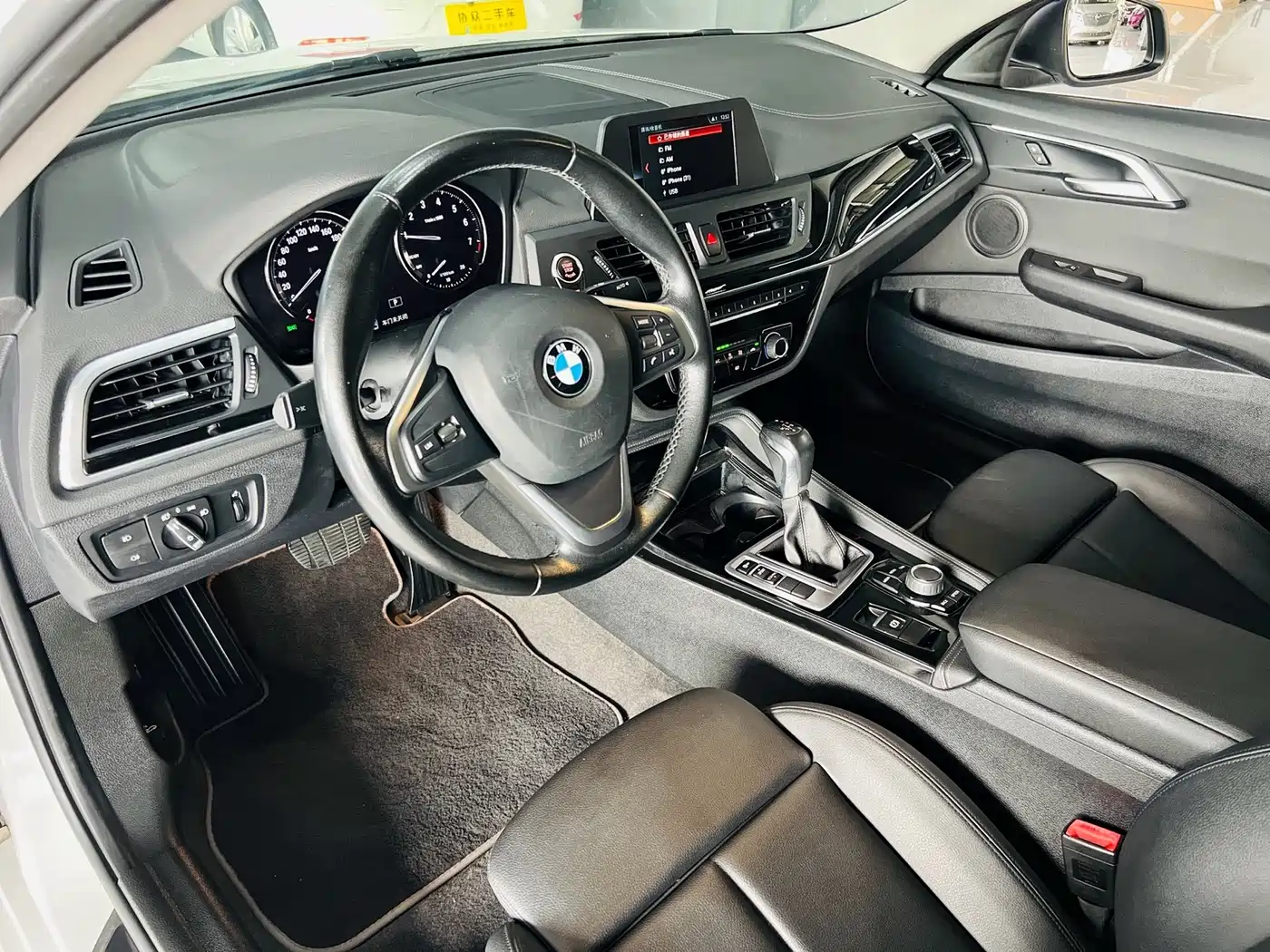 BMW 1 Series 2017 118i Sport фото 6