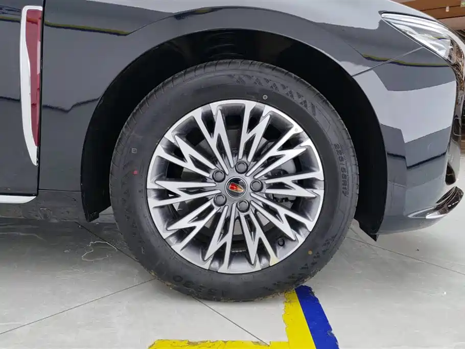 Hongqi H5 2025 1.5T DCT Flag Rhythm 500,000 Units Memorial Edition фото 6