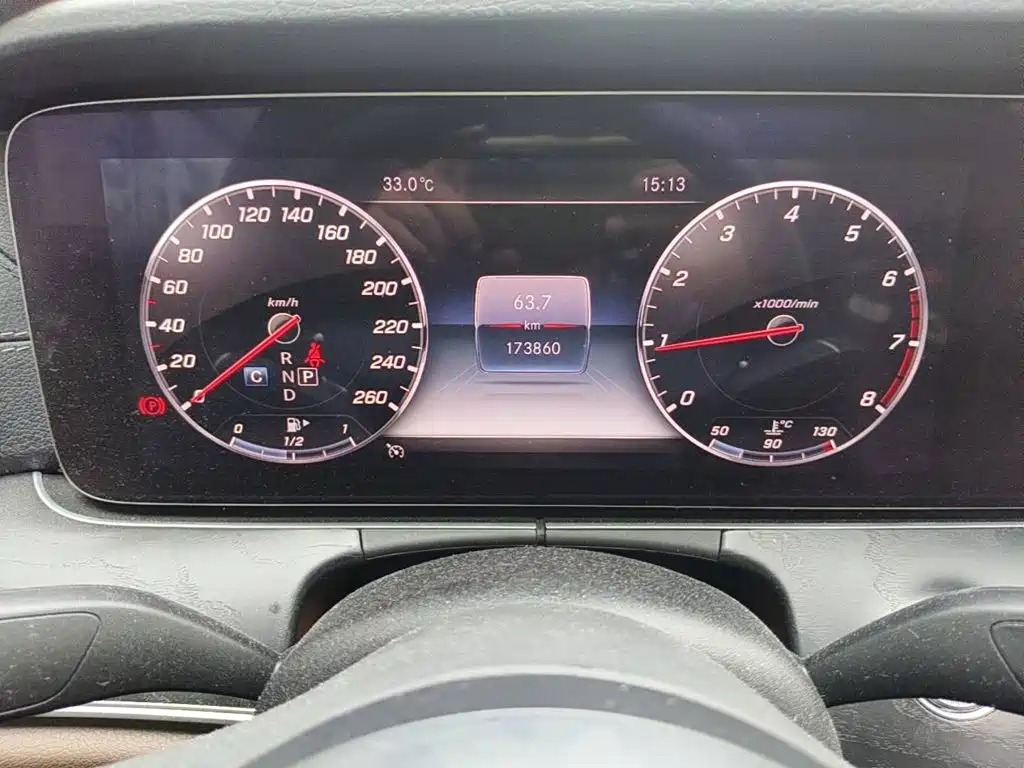 صورة 4 - Mercedes-Benz E-Class