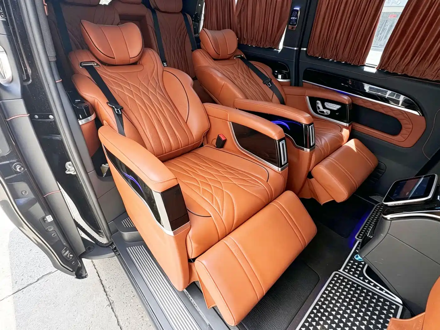 Mercedes-Benz Vito 2023 2.0T Business 7-Seater фото 9