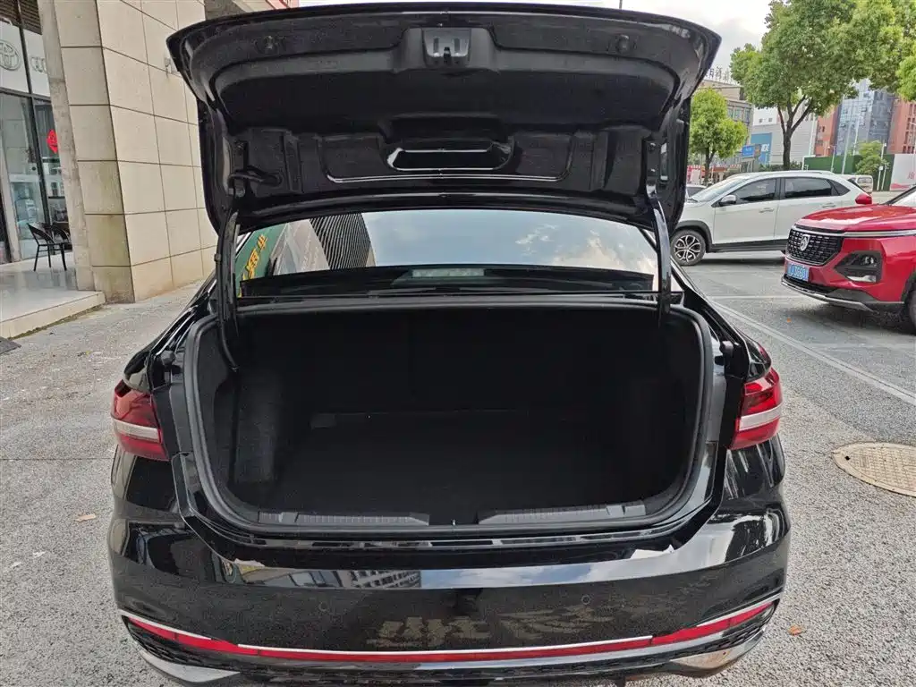 Volkswagen Lavida 2024 Model 300TSI DSG Starlight Leading Edition фото 19