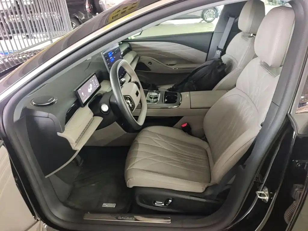 Geely Galaxy Galaxy Xingyao 8 2025 2025 130km EM-i Premium Edition