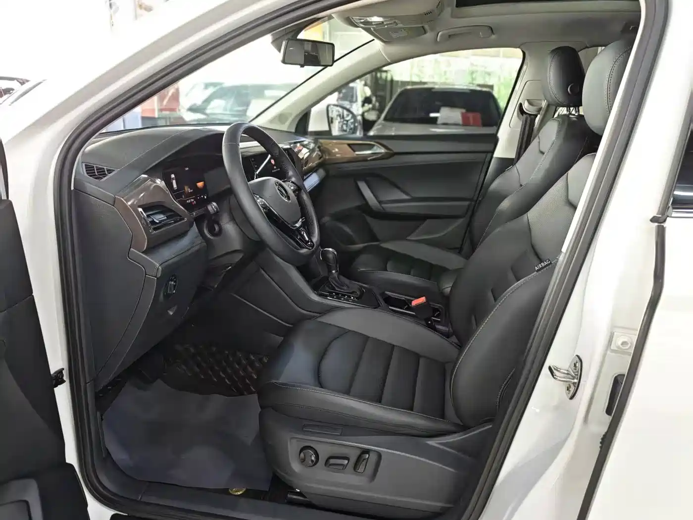 Volkswagen Tharu, миниатюра 8