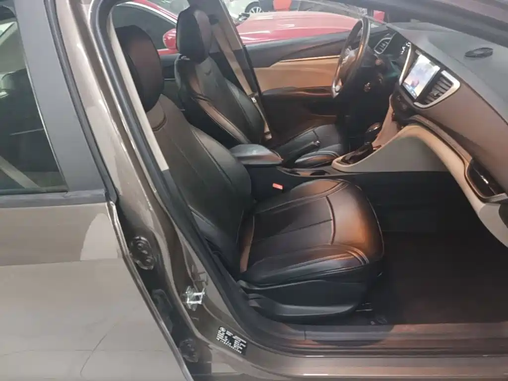 Фото 25 - Buick Excelle