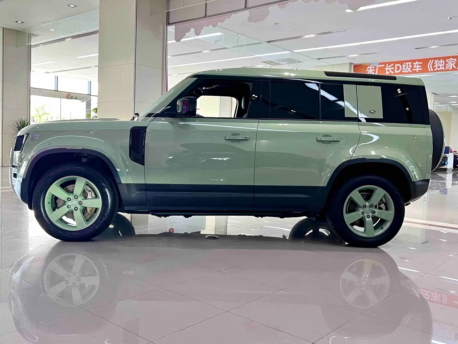 Фото 3 - Land Rover Defender
