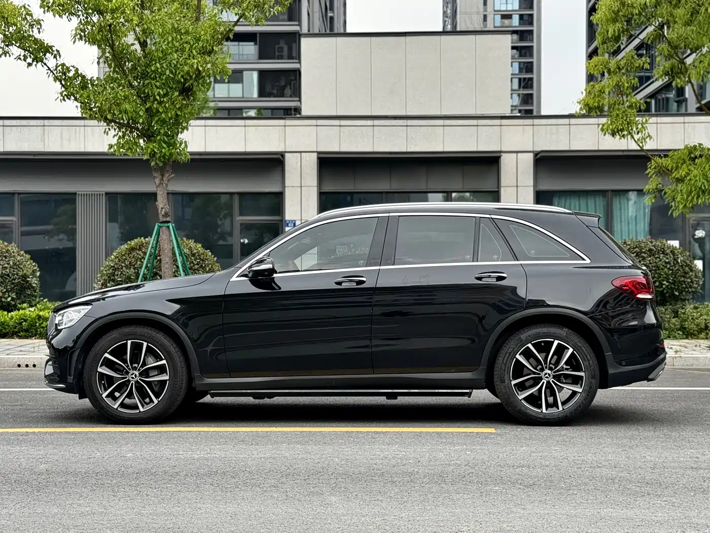 Mercedes-Benz GLC 2020 Facelift GLC 260 L 4MATIC Luxury фото 3