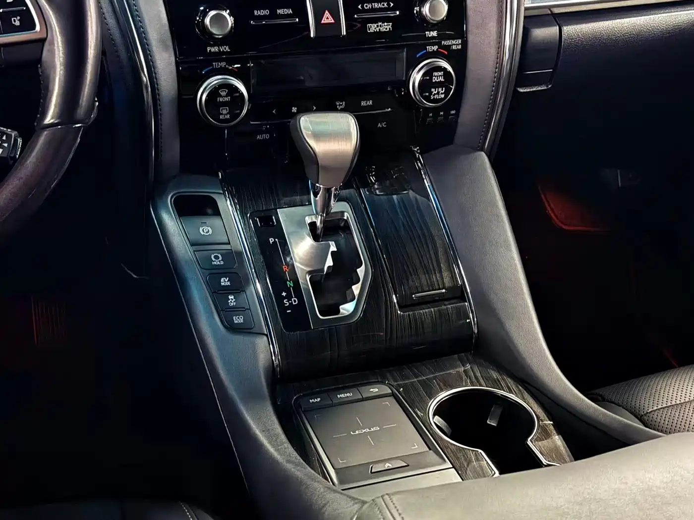 Lexus LM 2020 300h Seven-Seater Elegance Edition фото 15