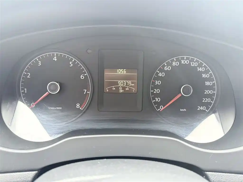 Volkswagen Sagitar 2015 1.6L Automatic Comfort фото 9