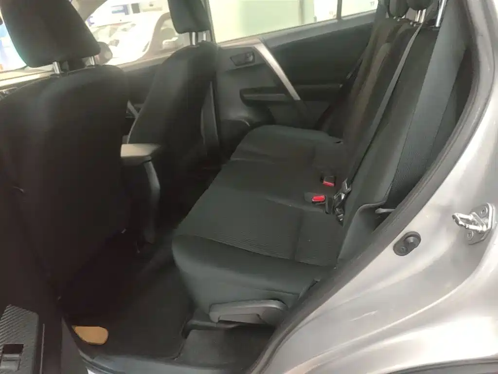 Toyota RAV4 Rongfang 2015 2.0L CVT 2WD Trend Edition фото 17