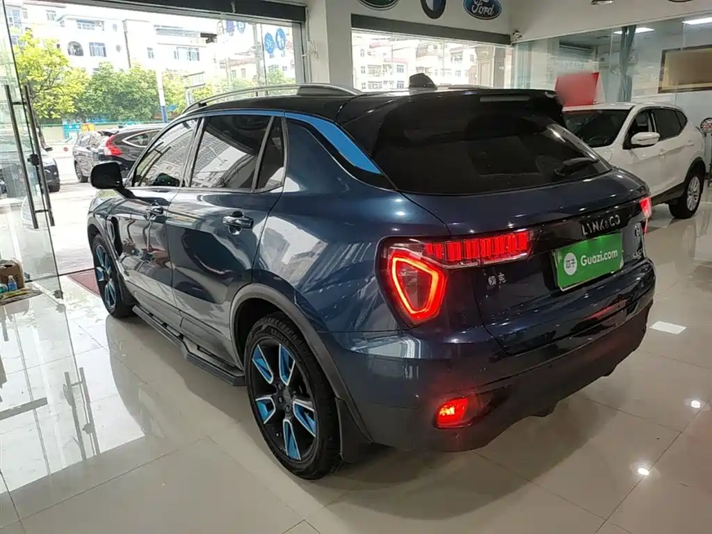 Lynk & Co 01 2017 2.0T 2WD Pro Shine Edition фото 5