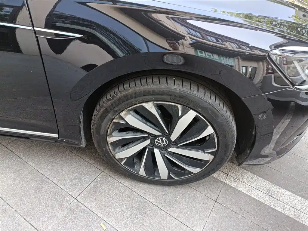 Volkswagen Passat 2023 330TSI Luxury Edition фото 26