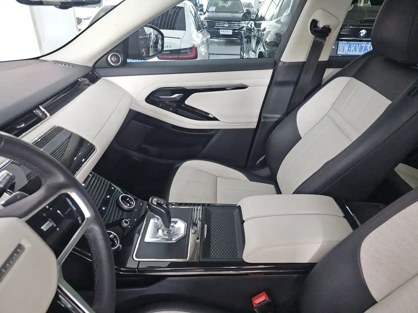 Land Rover Range Rover Evoque 2021 Range Rover Evoque L 249PS R-Dynamic First Edition Launch Edition фото 7