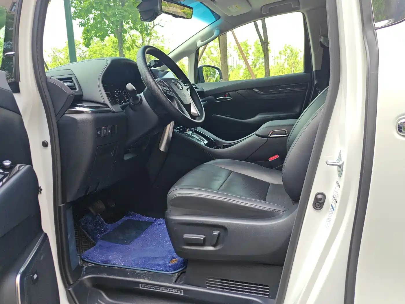 Toyota Vellfire 2021 Crown Hybrid 2.5L HV Luxury Edition фото 7