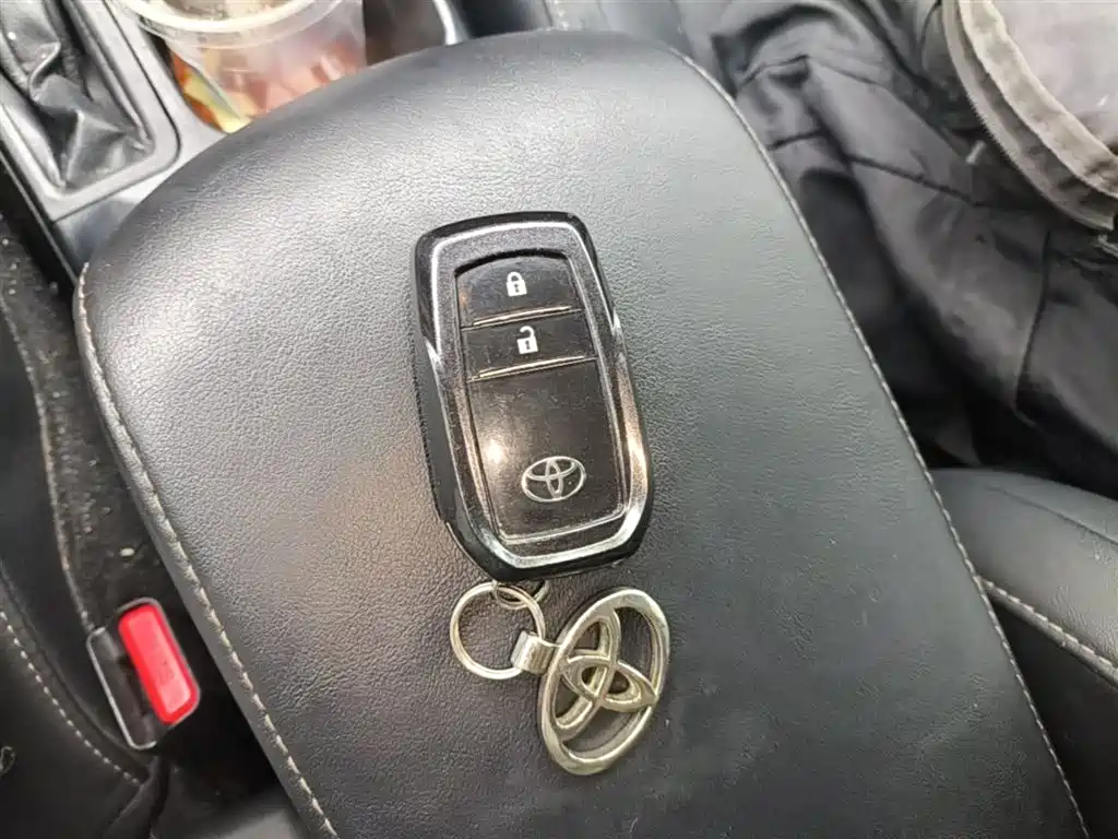 Toyota RAV4 Rongfang 2015 2.5L Automatic 4WD Elite Edition фото 9