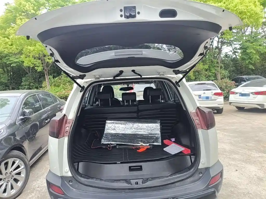 Toyota RAV4 Rongfang 2015 2.5L Automatic 4WD Elite Edition фото 19