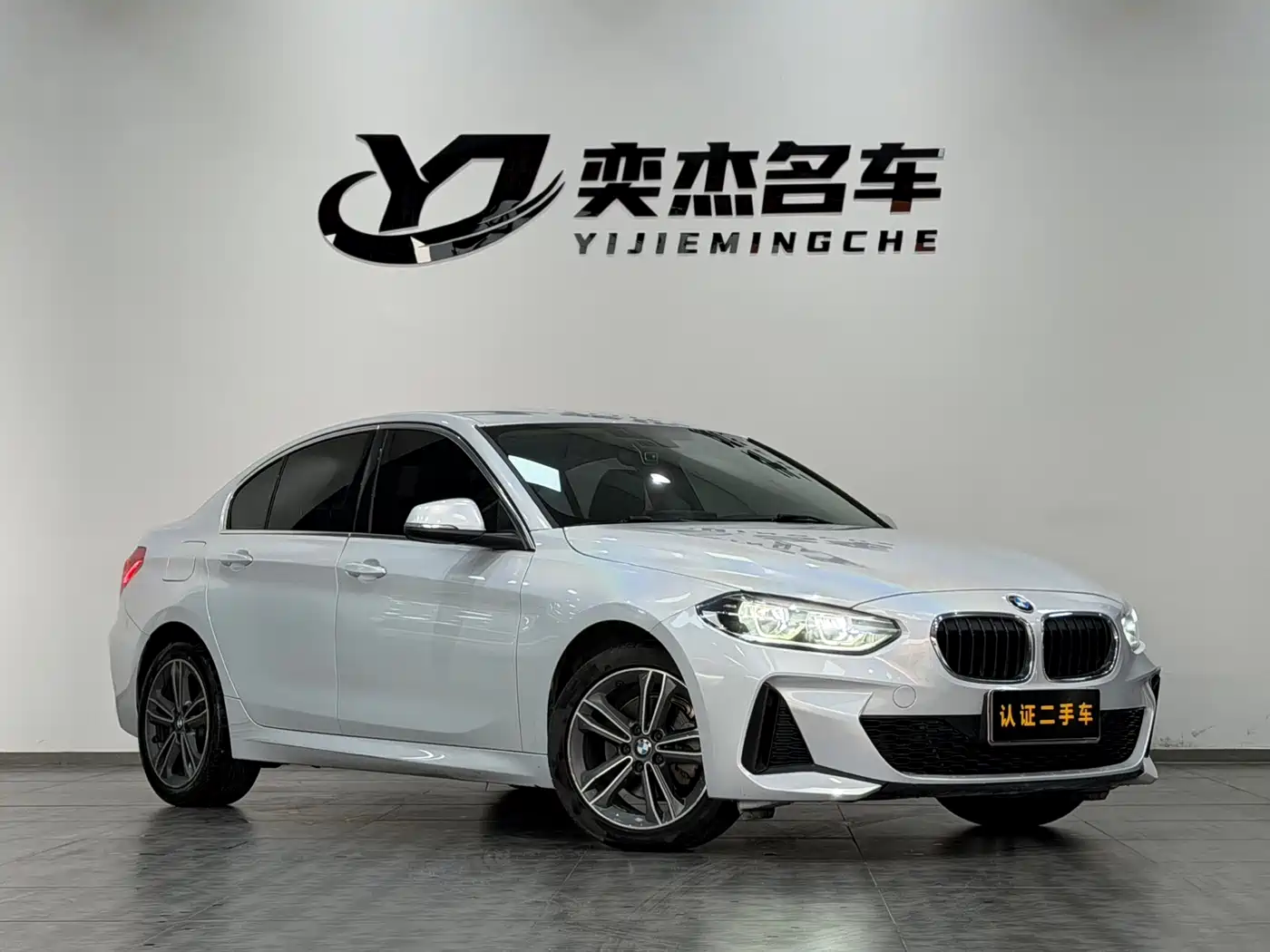 BMW 1 Series 2022 120i M Sport фото 3